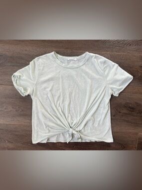Women’s wasabi and mint Short Sleeve Tie-Front Tee - Light Sage